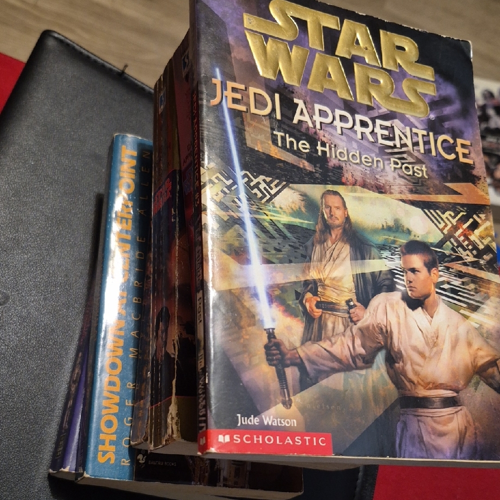 STAR WARS BOOK LOT OF 6  Star Wars Jedi Apprentice - Blue and Gold Edition